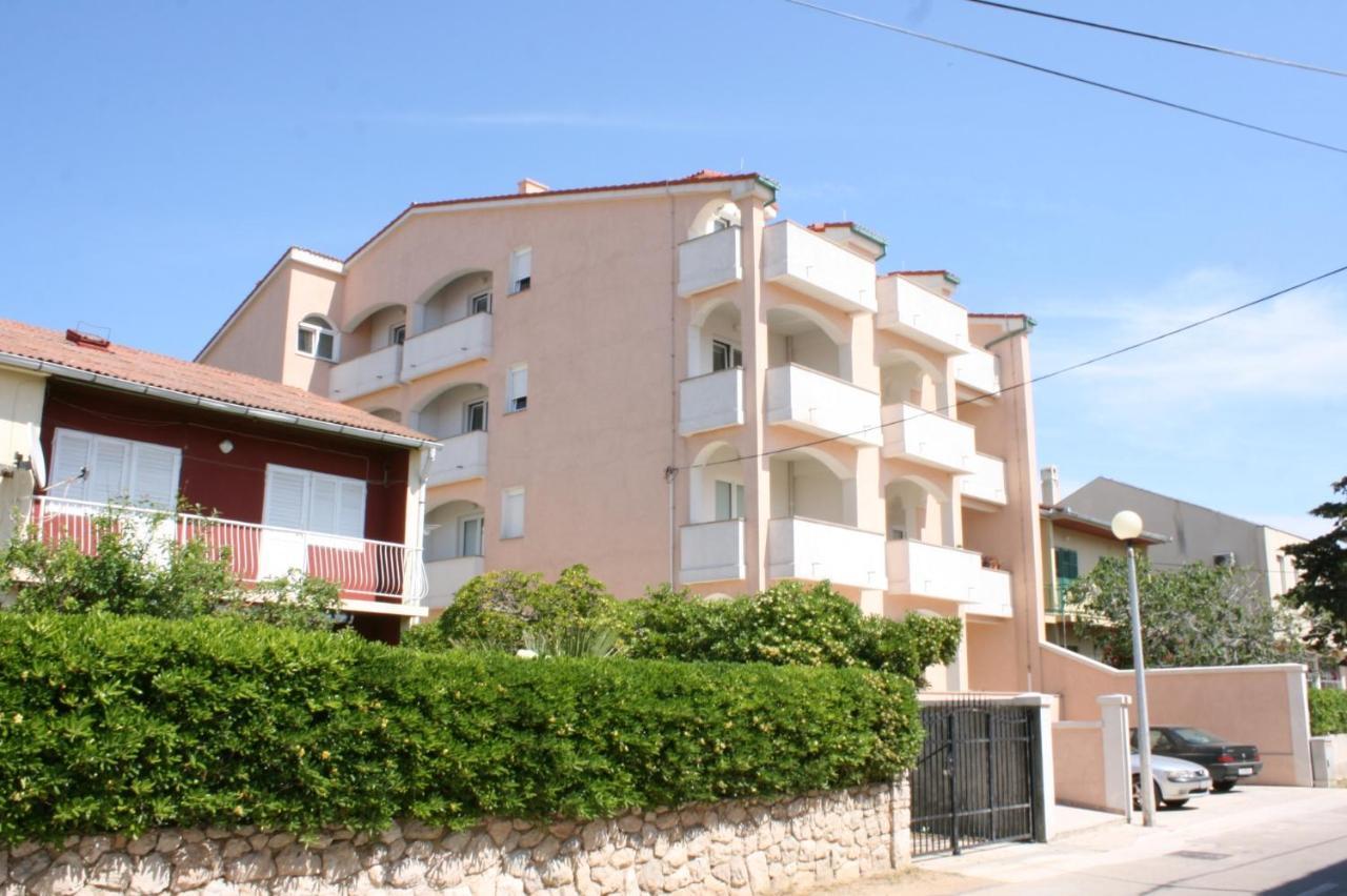 Apartments And Rooms By The Sea Pag - 6311 Pag Town Exterior photo